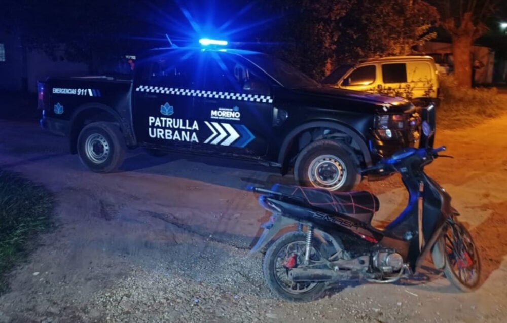 Una alerta vecinal permitió recuperar una moto robada y secuestrar un arma en La Reja
