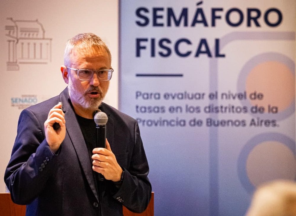 Valenzuela presentó el Semáforo Fiscal en el Senado bonaerense
