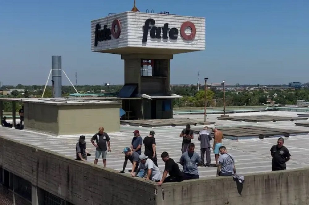 Veinticuatro trabajadores de FATE irán a juicio por la ocupación de la planta de San Fernando