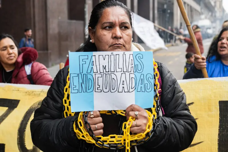 Endeudarse para comer - barrios populares